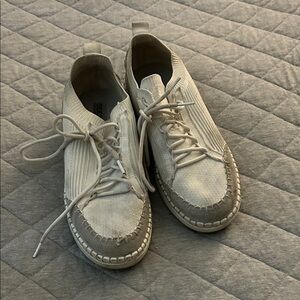 Steve Madden White and Gray Sneakers